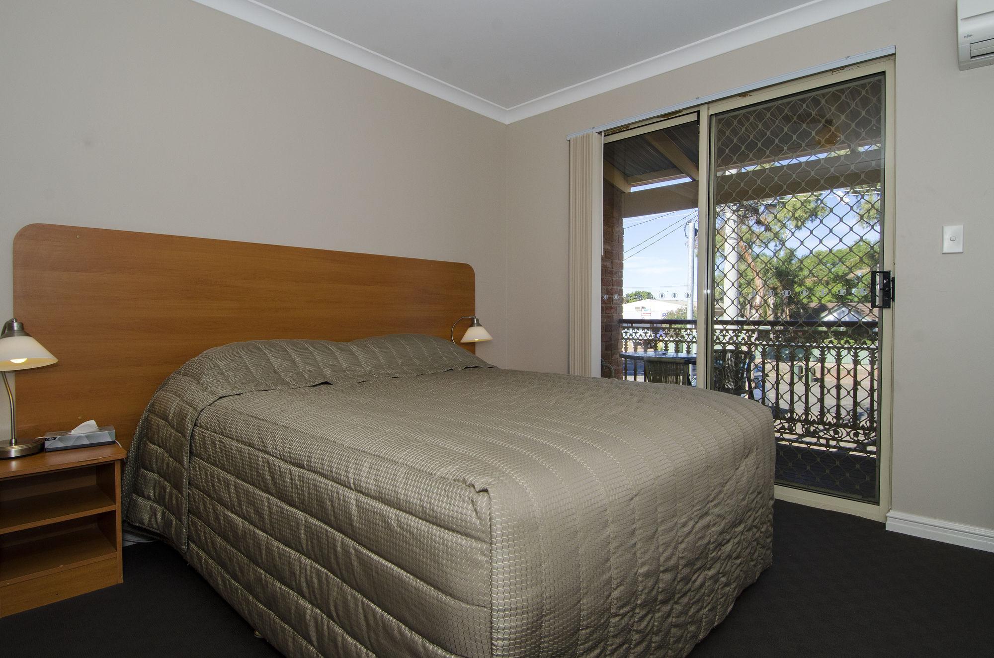 Quality Inn Railway Motel Kalgoorlie Exteriör bild